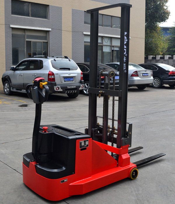 湖南榮洲機械設(shè)備有限公司,移動式升降平臺價格,湖南升降貨梯,塑料托盤批發(fā),固定式升降平臺,曲臂式升降平臺,汽車尾板,全電動叉車