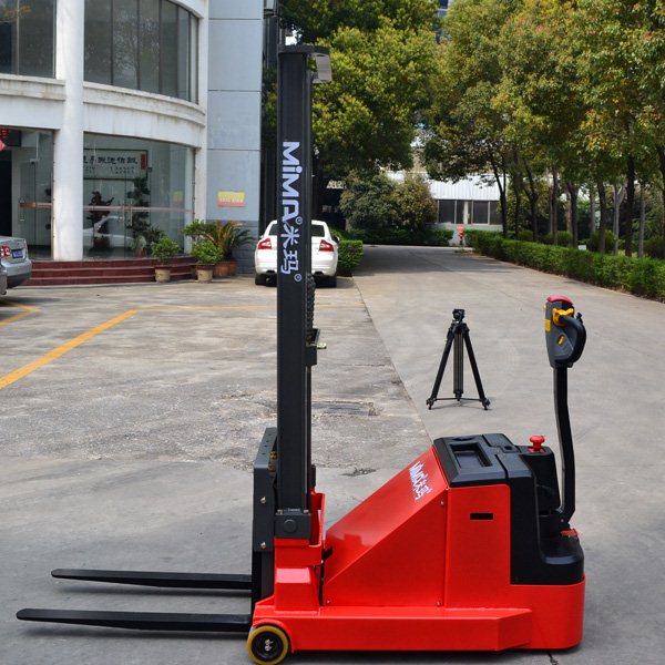 湖南榮洲機械設(shè)備有限公司,移動式升降平臺價格,湖南升降貨梯,塑料托盤批發(fā),固定式升降平臺,曲臂式升降平臺,汽車尾板,全電動叉車