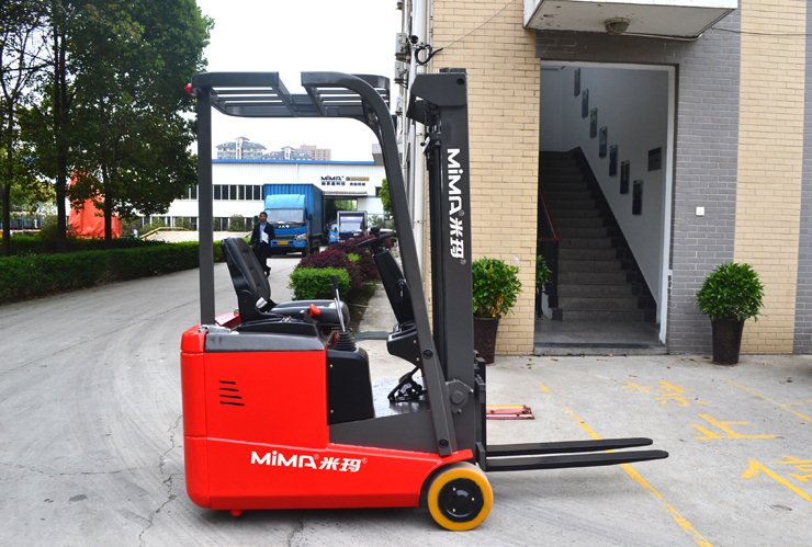 湖南榮洲機械設備有限公司,移動式升降平臺價格,湖南升降貨梯,塑料托盤批發(fā),固定式升降平臺,曲臂式升降平臺,汽車尾板,全電動叉車