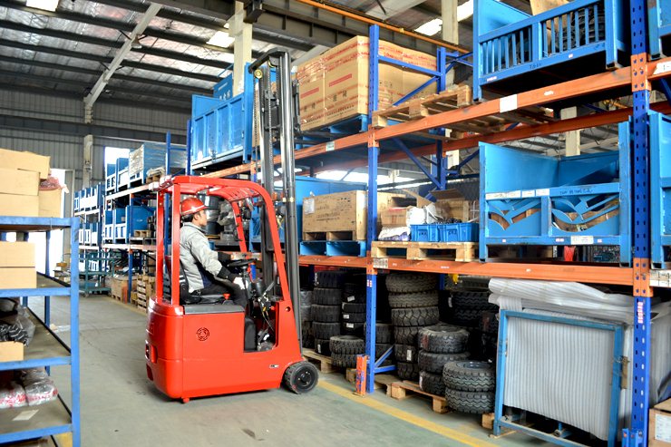 湖南榮洲機械設備有限公司,移動式升降平臺價格,湖南升降貨梯,塑料托盤批發(fā),固定式升降平臺,曲臂式升降平臺,汽車尾板,全電動叉車