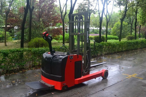 湖南榮洲機械設備有限公司,移動式升降平臺價格,湖南升降貨梯,塑料托盤批發(fā),固定式升降平臺,曲臂式升降平臺,汽車尾板,全電動叉車